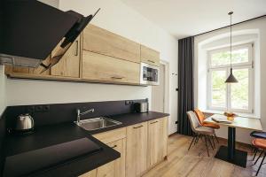 a kitchen with a sink and a table with chairs at Freienfeldhof Elstar in Lagundo