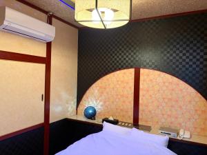 a bedroom with a bed with a large headboard at 福井ホテルシルビア in Fukui