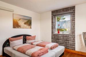 two beds on a couch in a room with a window at Möblierte Wohnung Ferienwohnung in Aicha vorm Wald