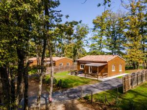 an aerial view of a cabin in the woods at Gite 4 de l'Orée du Bois in Thenon