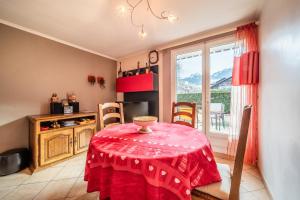 a dining room with a table with a red table cloth at Appartement Bernex - 3 personnes in Bernex