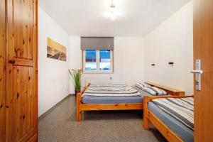 a bedroom with a bed and a window at Wohnung beim Obsthof in Meckenbeuren