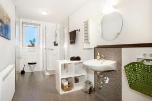 a white bathroom with a sink and a mirror at Wohnung beim Obsthof in Meckenbeuren
