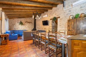 a kitchen and living room with a table and chairs at Casabras Rural in Claravalls