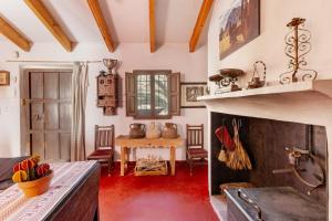 a living room with a fireplace and a table at Casica de Perintín in Ojós