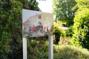 a sign for a garden with a picture of a house at Ferien Am Weinberg in Kappelrodeck