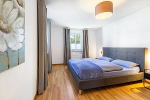 a bedroom with a bed and a painting on the wall at Fewo Allezeit Sauerland in Drolshagen
