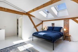 a bedroom with a blue bed in a attic at Ferienwohnung im Pferdestall in Angermünde