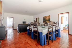 a dining room with a table and chairs at Casa da Quinta da Castanheira in Cepões