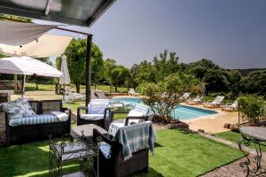 a yard with chairs and a swimming pool at Casa da Quinta da Castanheira in Cepões
