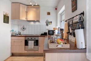 a kitchen with a counter with a bowl of fruit on it at Ferienwohnung am Schwellenweiher in Feldberg