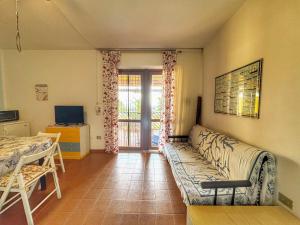a living room with a couch and a table at Casa 3 Punta Negra in Stintino