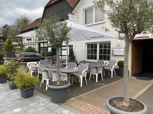 a group of tables and chairs in front of a building at Apartment Ballova in Balve