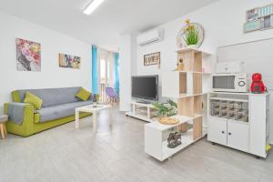 a living room with a couch and a tv at Estudio El Faro 2 in Torrox