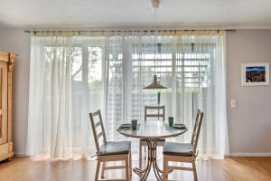 a dining room with a table and chairs and a large window at Kocher und Jagst in Michelbach an der Bilz