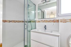 a bathroom with a sink and a shower at Maisons de Saint Guenolé in Batz-sur-Mer +25 photos