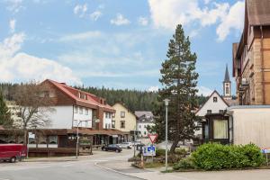 a street in a small town with a church at Ferienwohnung Urs in Schönwald