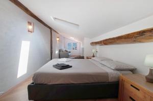 a bedroom with a large bed in a room at Thari House Como Lake in Naggio