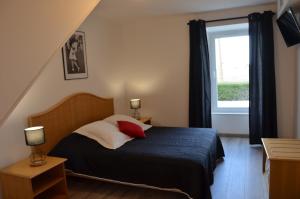 a bedroom with a bed with red pillows and a window at Gîte les 2 Fontaines in Marans +36 photos
