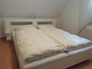 a white bed in a room with a window at Ferienwohnung Loewe in Plau am See