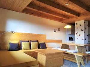 a living room with a couch and a table at Sigmundenhof Schonach in Ölberg
