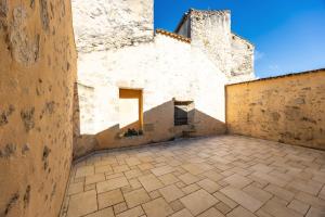 an outside view of a building with a patio at Appartement Andraut - Bazas in Bazas