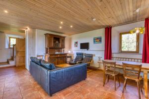 a living room with a couch and a table at Maison Citron in Aspiran