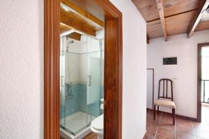 a glass shower door in a bathroom with a toilet at los diablitos 2b - Ideal familias in San Juan de la Rambla +26 photos
