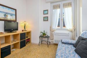 a living room with a couch and a tv at Liver 201 in Tremosine Sul Garda