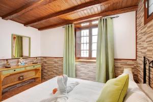 a child laying on a bed in a bedroom at los diablitos 2b - Ideal familias in San Juan de la Rambla