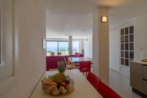 a bowl of fruit on a table in a living room at Villa Coral Bay in Alghero