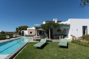 a villa with a swimming pool and a house at Villa Celeste-Essaouira, piscine chauffée, vue sur la campagne in Essaouira