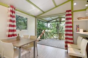 a dining room with a table and chairs and a giraffe at chalet nel bosco in Casarza Ligure