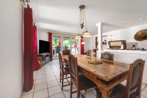 a kitchen and dining room with a wooden table and chairs at Fewo Moseljuwel mit Sauna und Pool in Traben-Trarbach