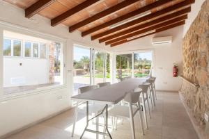 a dining room with a long table and chairs at Can Luciana in La Aranjasa