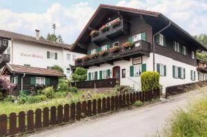 a house with a fence in front of it at Ferienwohnung - Hexi in Bad Kohlgrub