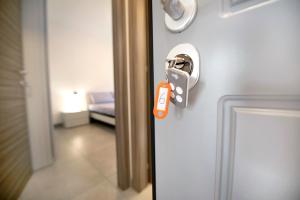 a key on a door with a lock on it at Appartamento 6 Il Tornante in Nesso