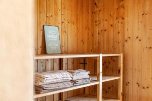 a shelf of towels in a wooden wall at Liberty Ranch Marlstein in Oetz