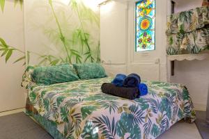 a couch with stuffed animals on it in a room with a stained glass window at Stanza Verde degli Artisti in Rosignano Marittimo