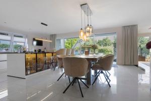 a kitchen and dining room with a table and chairs at Luxuriöse Fewo Schaffner in Warendorf