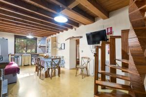a kitchen and dining room with a table and chairs at La Carrasca - Limón in Catral