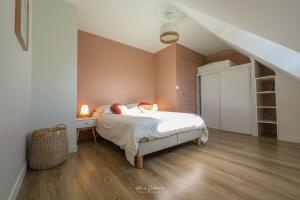 a small bedroom with a bed and a staircase at Maison Ty Rhuys avec piscine in Saint-Gildas-de-Rhuys +29 photos