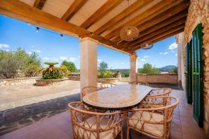 an outdoor patio with a table and chairs at Na Amera Ref 225 in Campos