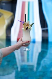 a hand holding a drink with a starfish in it at Athena Premium Suites in Erdemli +37 photos