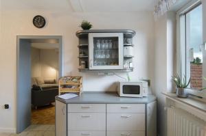 a kitchen with a microwave on top of a counter at Ferienwohnung Storchenblick in Grebendorf