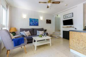 a living room with a couch and a table at La Ponderosa 5 in Mijas Costa