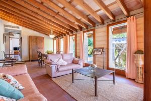 a living room with a couch and a table at Sa Teulera de Sencelles in Sencelles
