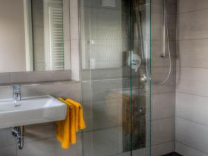 a bathroom with a sink and a shower at Alpenblick 1 in Lindau-Bodolz
