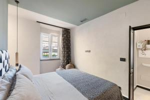 a bedroom with a bed and a window at Torri e tramonti in Albenga
