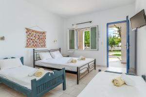 a room with two beds and a tv at Perasma Studios 8 in Kipri